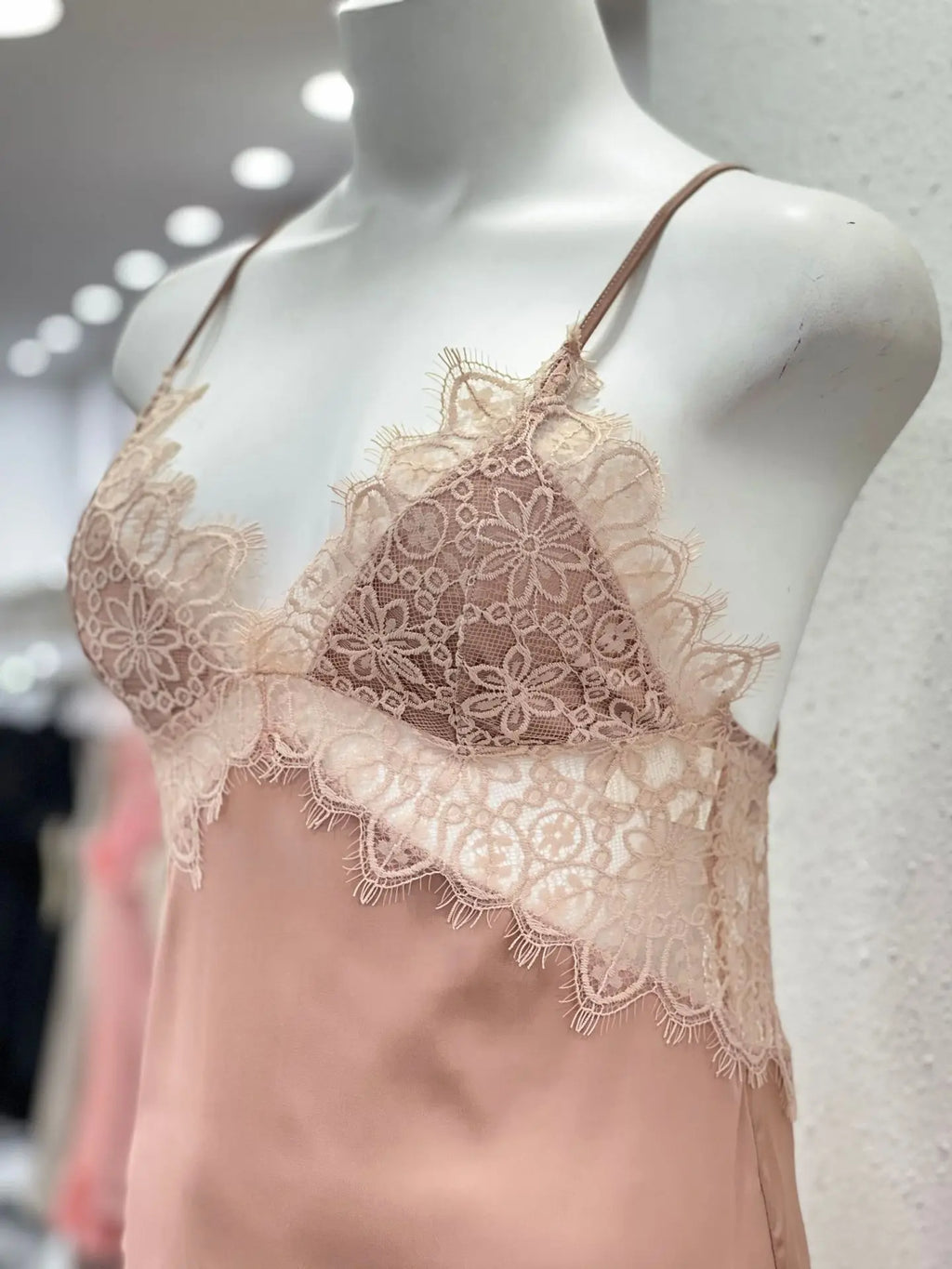 chemise de nuit femme broderie anglaise