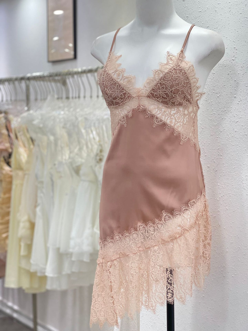 chemise de nuit femme broderie anglaise